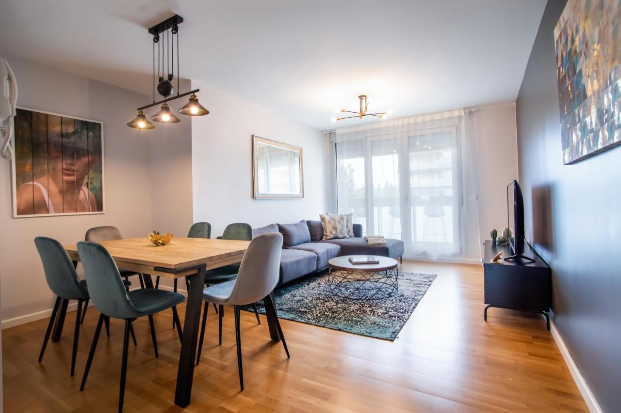 סנט אדריה דה בסוס Tendency Apartments Forum מראה חיצוני תמונה